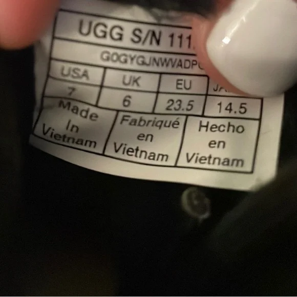 Uggs |Size 7 US| Kids - Picture 10 of 10